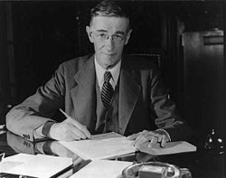 School of Library and Information Science 2 250px Vannevar Bush portrait